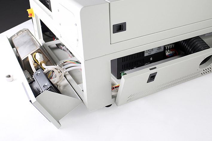 right panel and rear panel on the MIRA5Legacy model